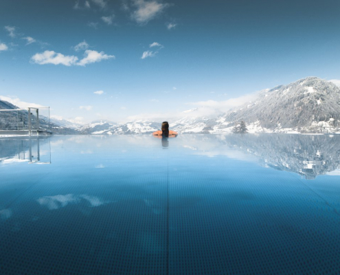 alpinapool3-rooftoppool-skihotel-skiinskiout-josalzburg-austria