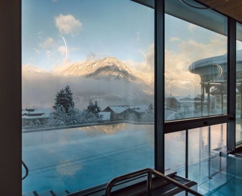 outdoorpool-infinity-skihotel-alpinaalpendorf